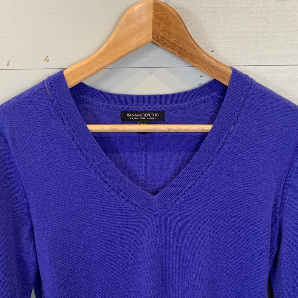 Banana Republic Royal Blue V-Neck Sweater merino wool thin lightweight size XS - Picture 2 of 8